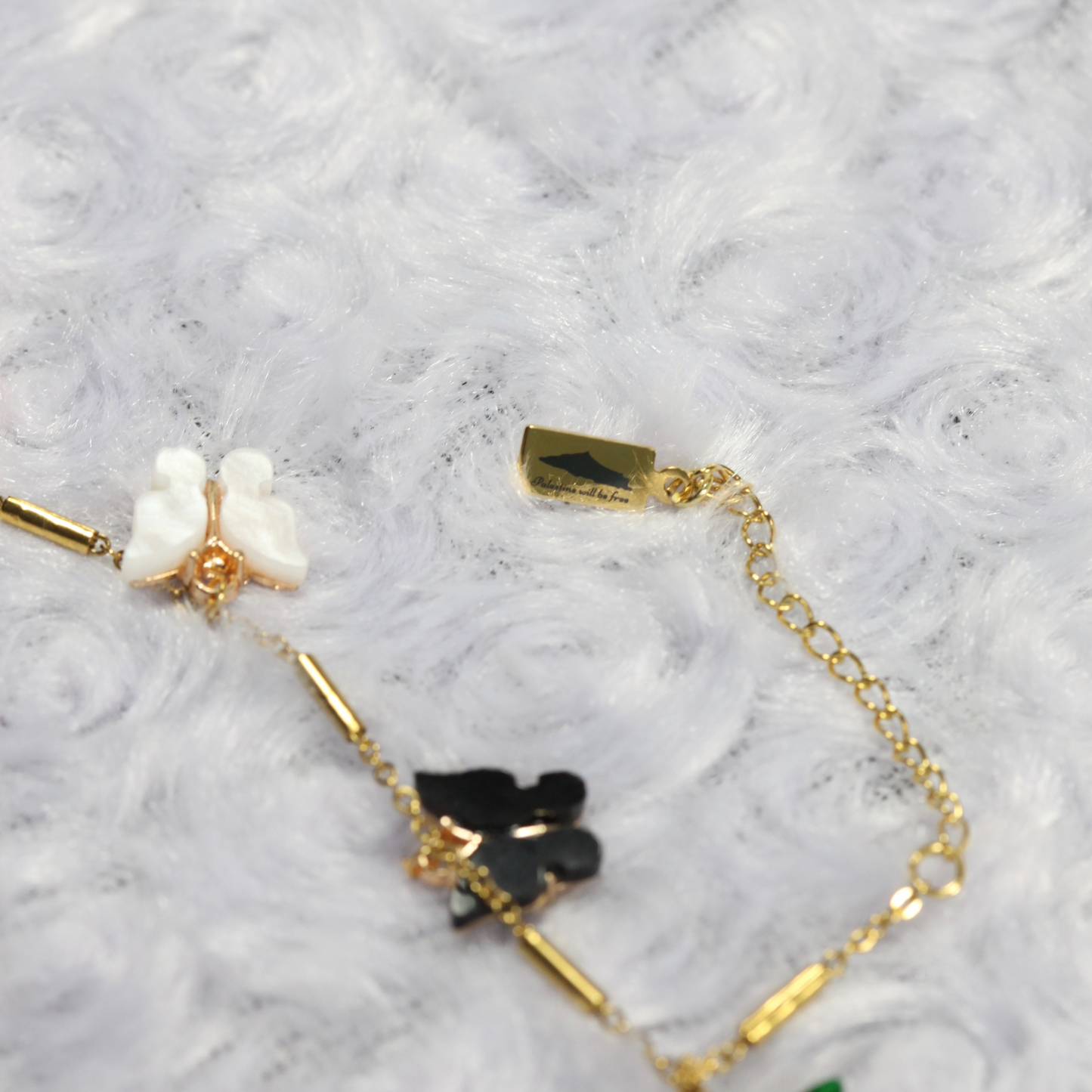 Upon Free Wings (Bracelet)